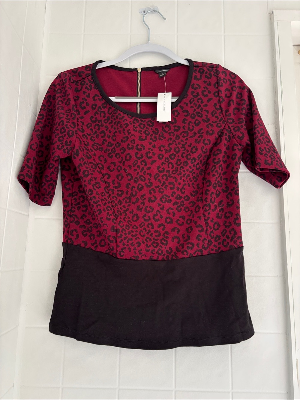 NWT Women’s Wine Red Leopard Print Short Sleeve Top with Black Panel